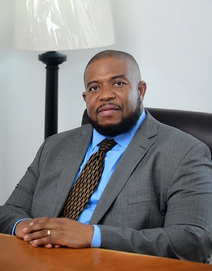 Dr. Vincent Palacio headshot